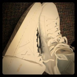 White converse shoes